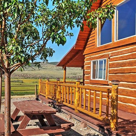 Remote Antimony Log Cabin With Green Meadow Views! Villa Luaran gambar